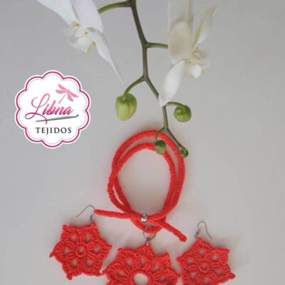 Set de Collar y Aretes Tejidos a Crochet – Flor